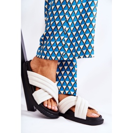 Klasične ženske bijele kožne papuče Daron bijela 1