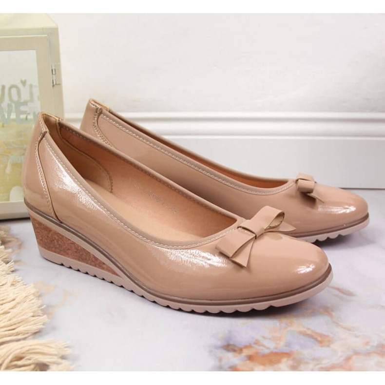 Wedge pumpe bež lakirane W Vinceza 2