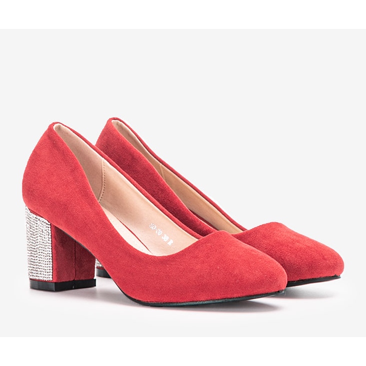 Crvene pumpice na Goyalovom stupu crvena 1