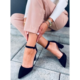 Pumpe na Lauren Black post crno 1