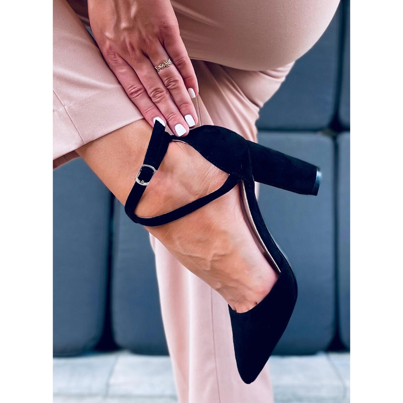 Pumpe na postu Lizzie Black crna 1