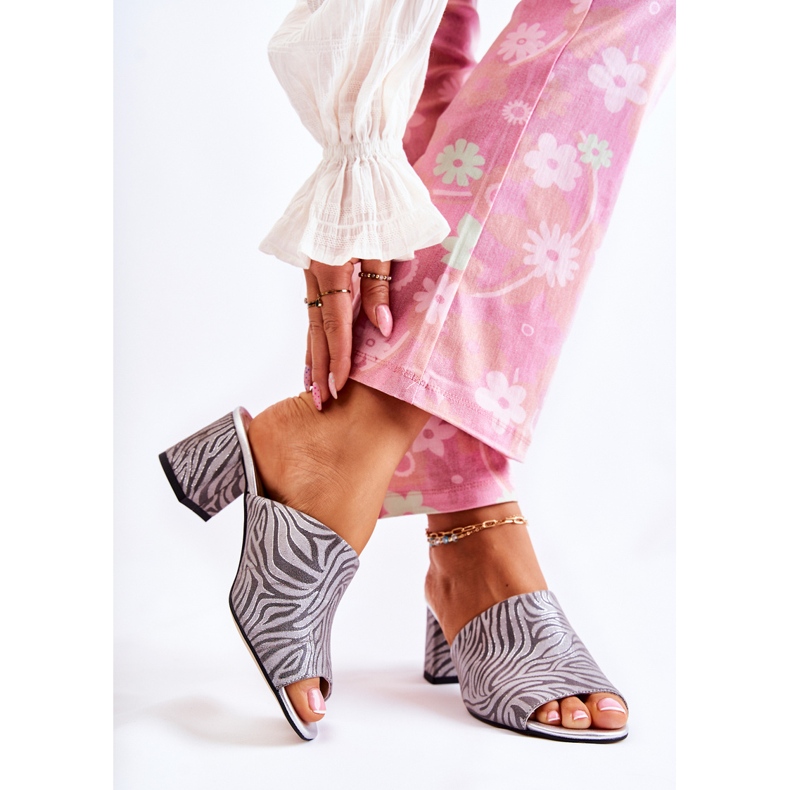 Kožne ženske papuče na visoku petu Zebra Grey Nessita srebro 2