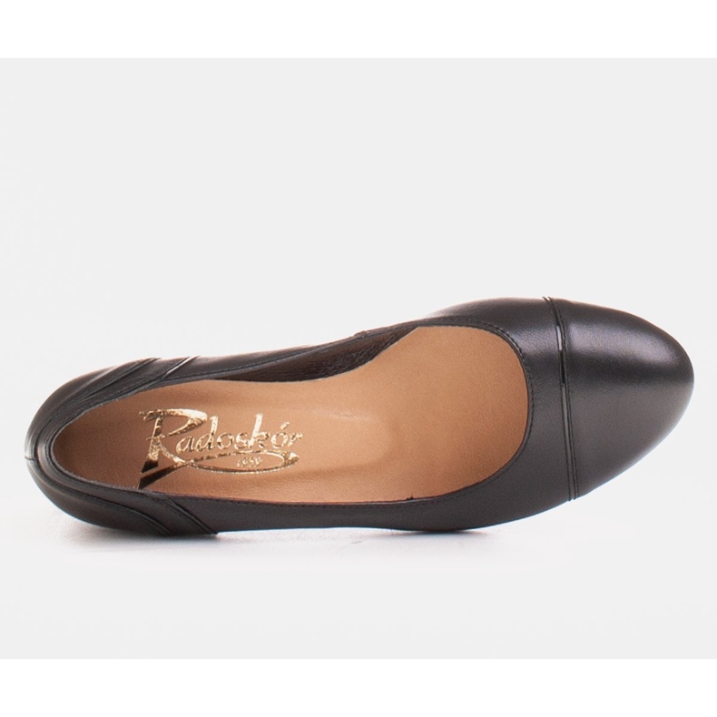 Radoskór Klasične crne ženske pumpe za šire stopalo crno 1