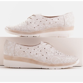 Radoskór Udobne cipele s niskim klinom za šire stopalo bež 1