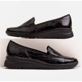 Radoskór Udobne ženske crne mokasine za šire stopalo crno 1