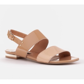 Marco Shoes Ravne sandale s lakom i metalnom petom bež 1