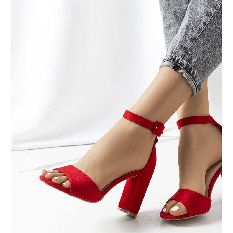 Crvene sandale na Doyleovom stupu crvena 1