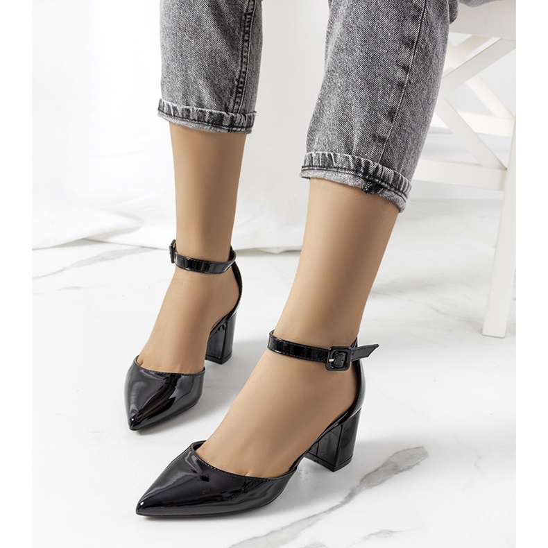 Crno lakirane Mubin pumpice crna 1