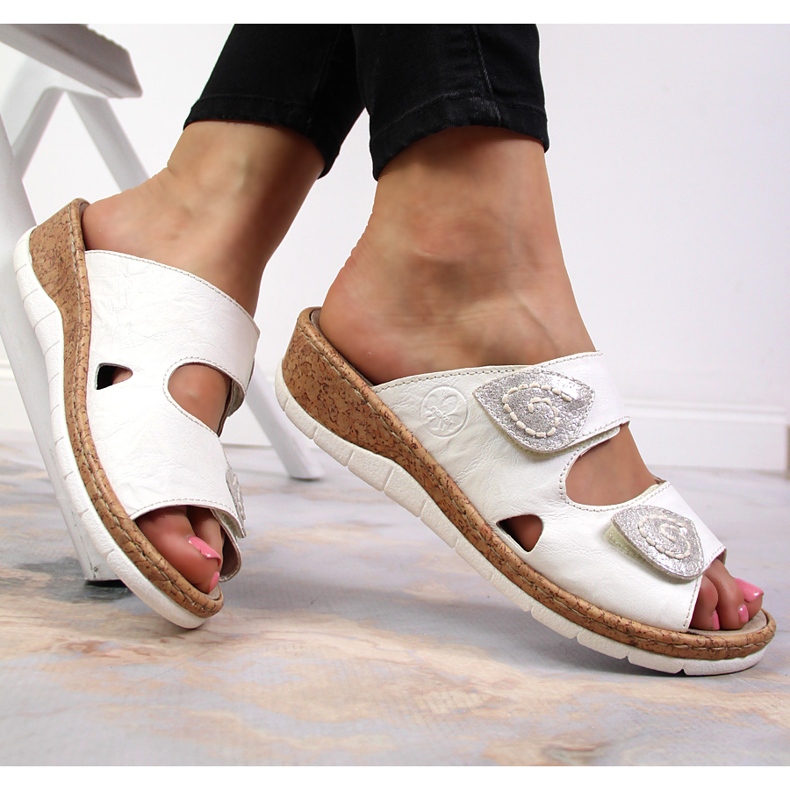 Bijele Rieker V7151-80 ženske kožne papuče s čičak klinovima bijela 1