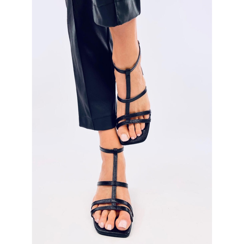 Vinta crne sandale na visoku petu crno 1