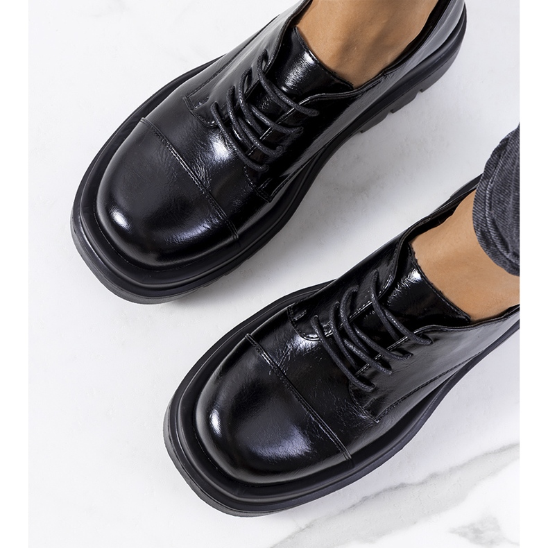 Crne cipele na traktorskom potplatu iz Henta crna 1