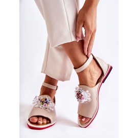 PA2 Ženske kožne sandale s bež Nevassa ukrasom 2