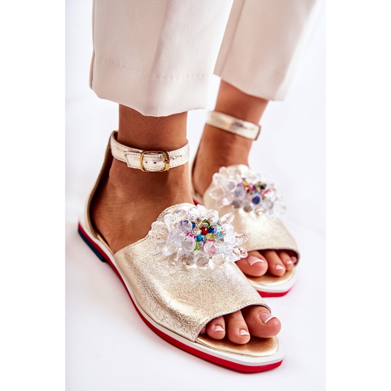 PA2 Ženske kožne sandale sa zlatnim Nevassa ukrasom 2