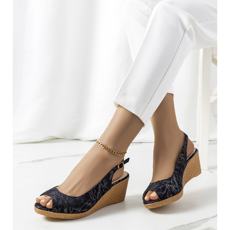 Crne Beldesa sandale na klin crna 1