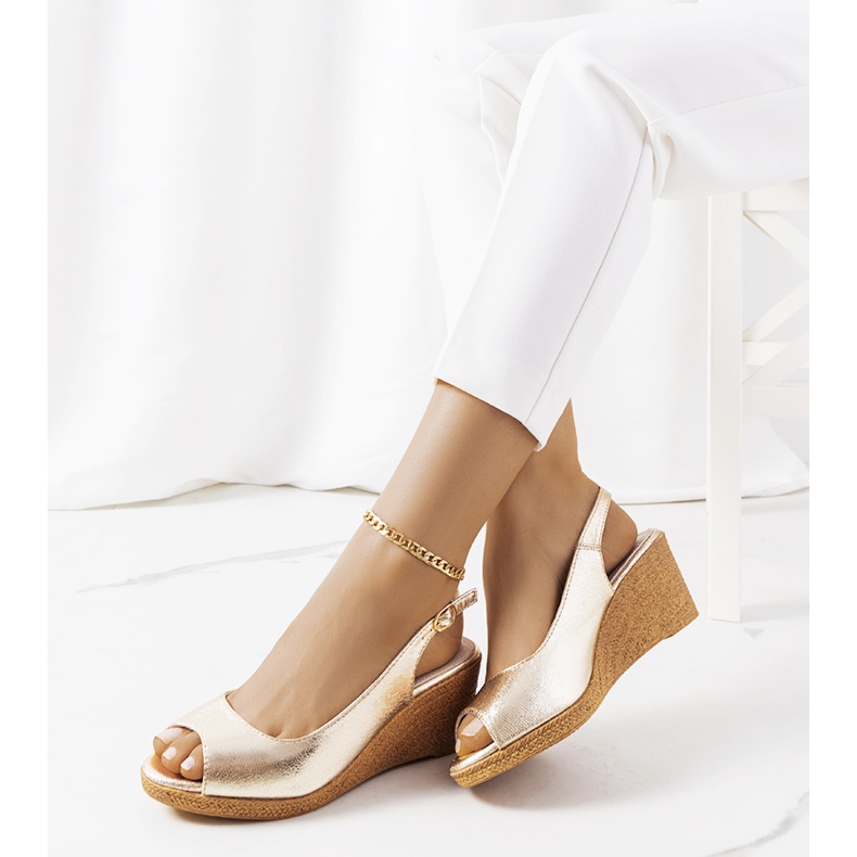 BM Zlatne Beldes sandale na klin zlatni 1