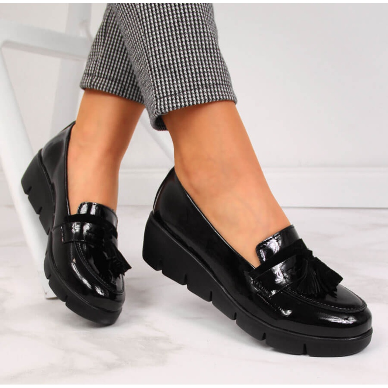 Crne lakirane ženske cipele Filippo crno 1