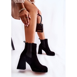 Čizme od brušene kože na debelu petu Laura Messi 2519 crne crna 1