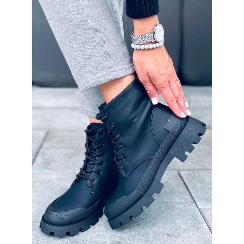 Arlen Crne treking čizme crna 1