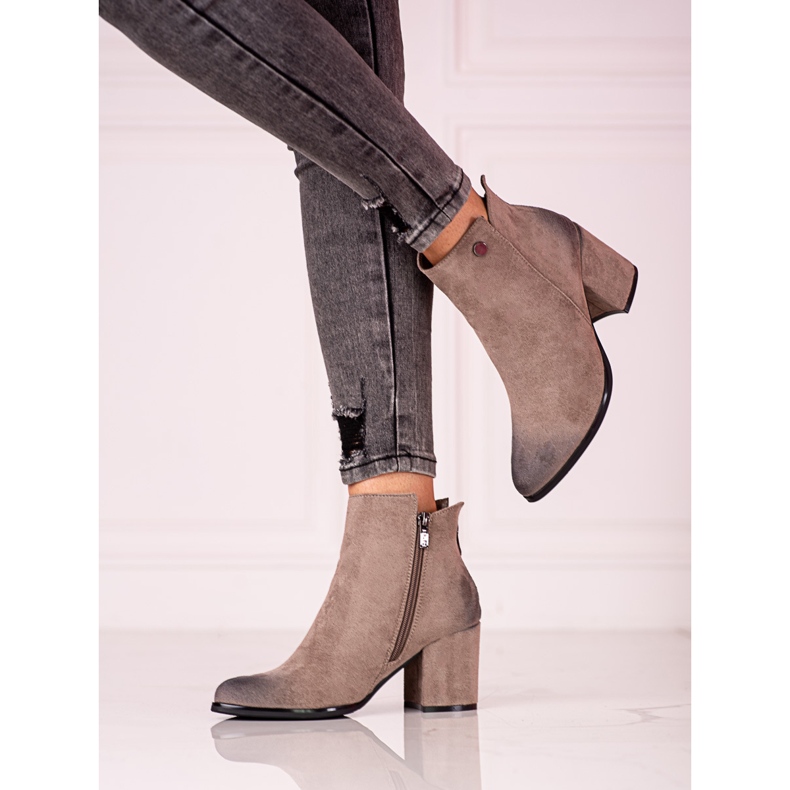 Smeđe ženske čizme Shelovet s ukrasnim patentnim zatvaračem straga smeđa 1