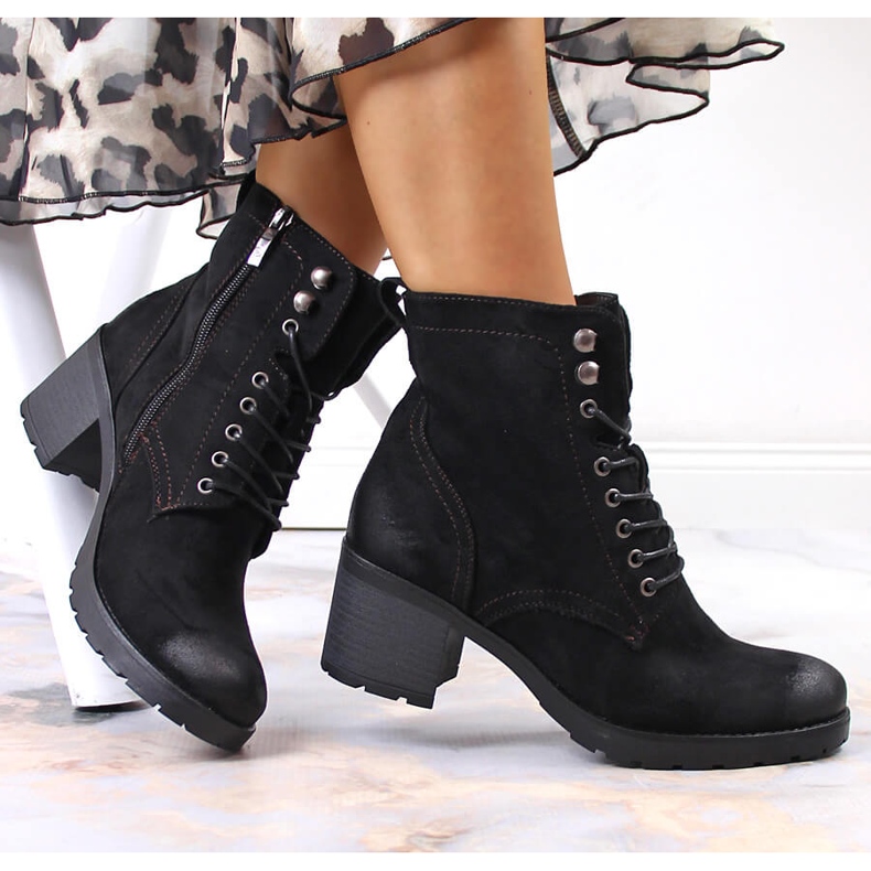 Crne izolirane ženske čizme od brušene kože Potocki crno 1