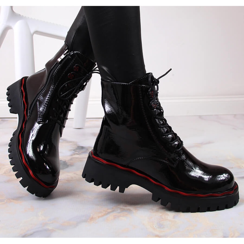 S.Barski Crne lakirane izolirane čizme S. Barskog crno 1