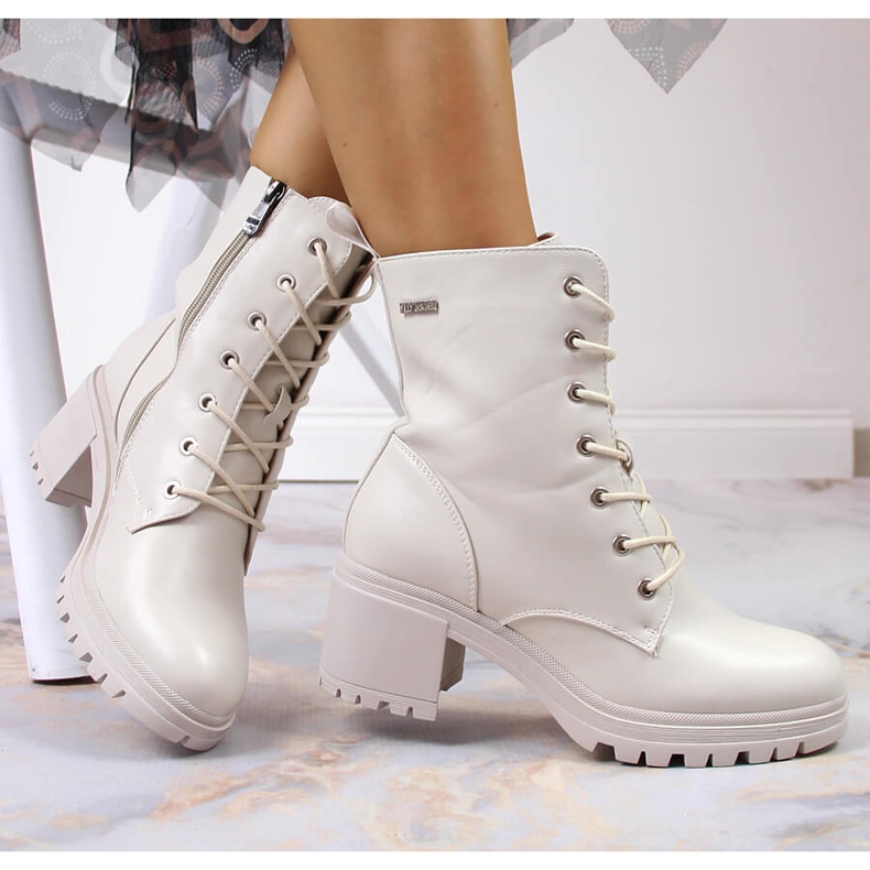 Čizme na stup, izolirane bež Vinceza 1