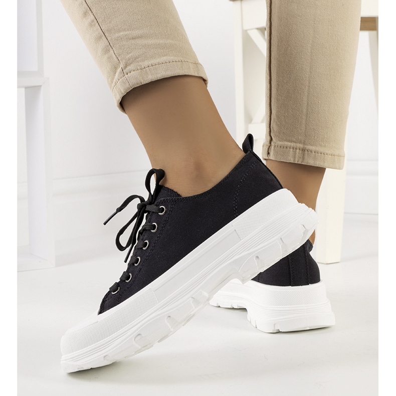 Crne tenisice na debelom Ardglass potplatu crna 1