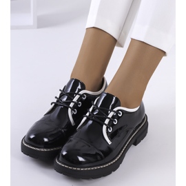 Crne lakirane cipele Kuzem crno 1