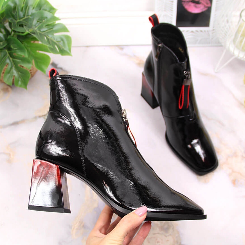 S.Barski Ženske izolirane lakirane čizme s ukrasnom petom S. Bararski OLI183 crna 1