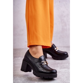 Kožne cipele na stupu sa zlatnim ornamentom crna Mikeyla crno 1