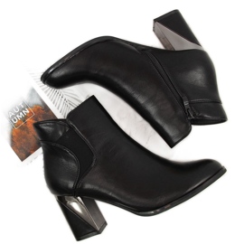 Jezzi Crne izolirane čizme na ukrasnom stupiću crna 2