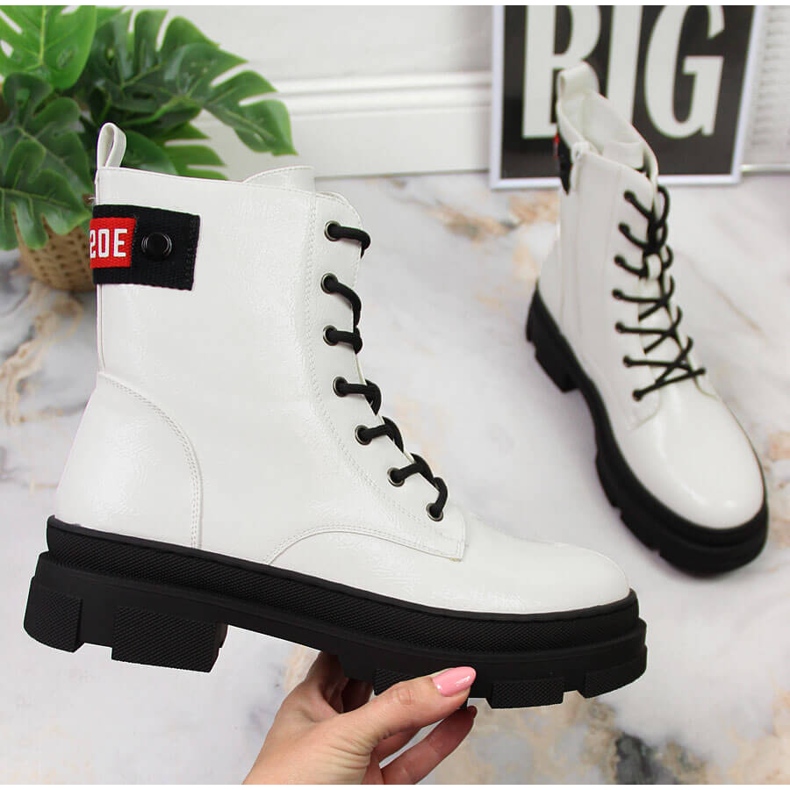 S.Barski Ženske čizme, lakirane bijele S. Bararski bijela 1