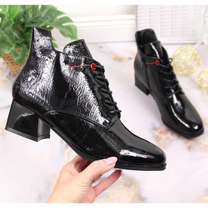 Crne izolirane lakirane ženske čizme Jezzi JEZ371 crno 1