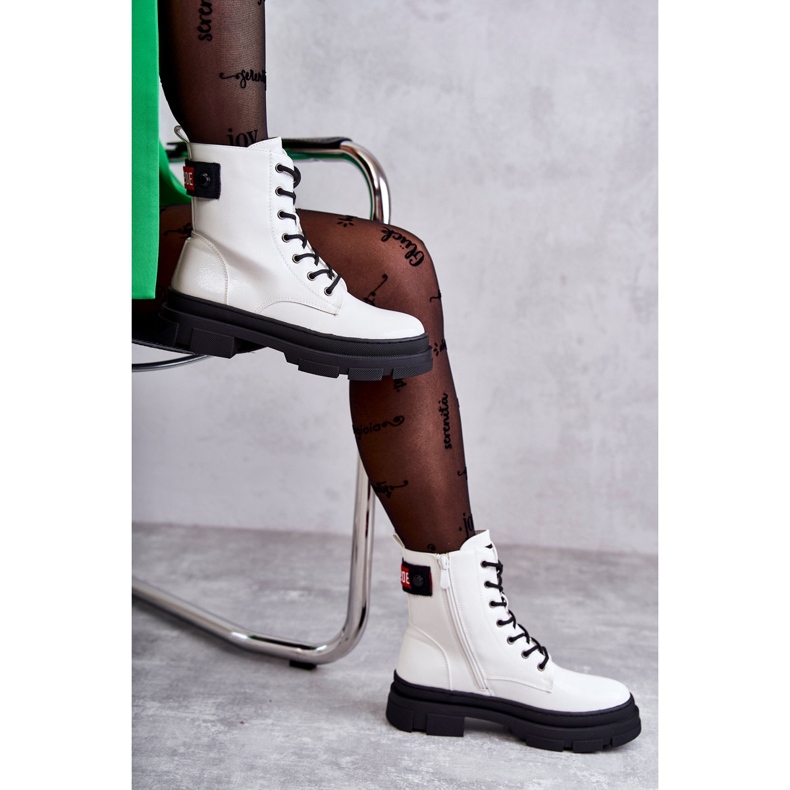 S.Barski Ženske lakirane čizme na vezanje Workers White Conny bijela 1