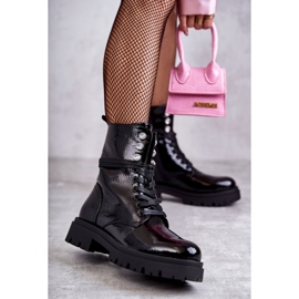 PE1 Ženske Lakirane Čizme Radničke S Ornamentima Black Gesine crna 1