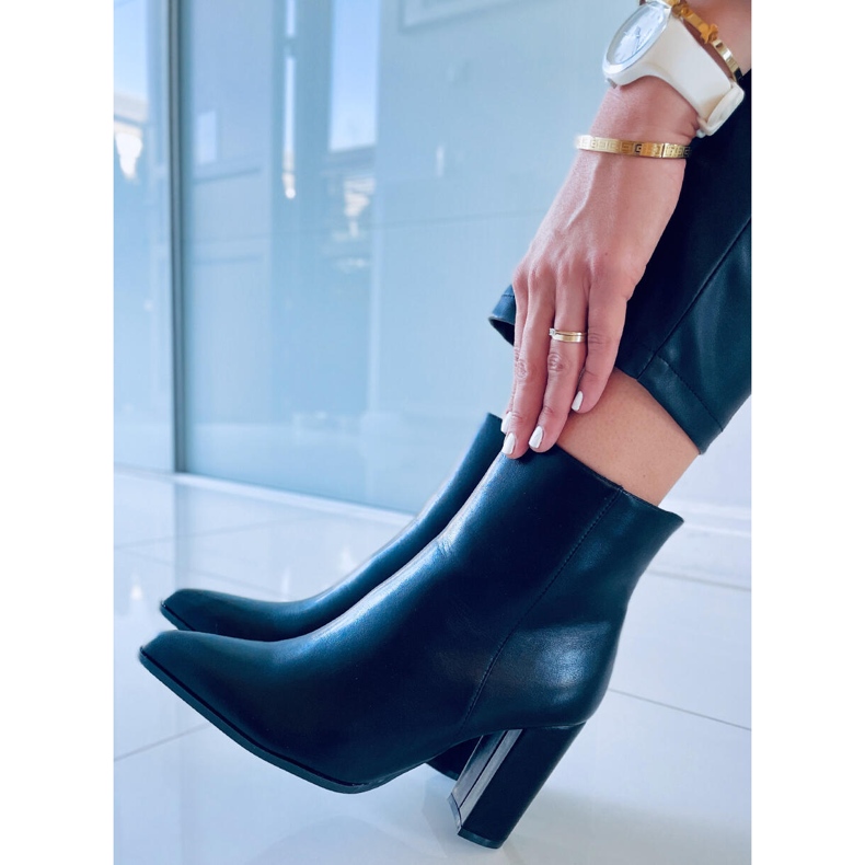 Klasične Fergie crne čizme na visoku petu crna 2