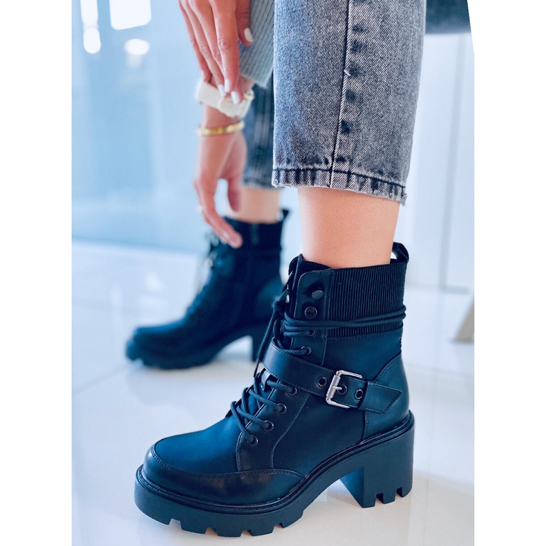 Brooks crne čizme s visokom petom na vezanje crna 2