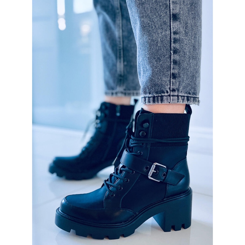 Brooks crne čizme s visokom petom na vezanje crna 1