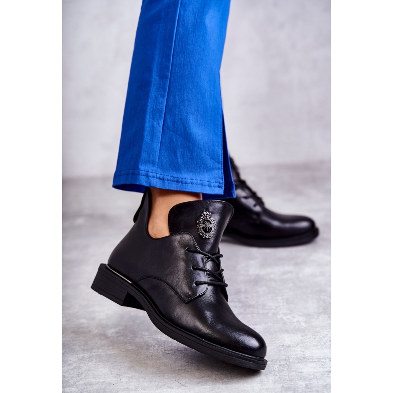 Vinceza Kožne čizme na vezanje s izrezima crne Fabiana crna 1