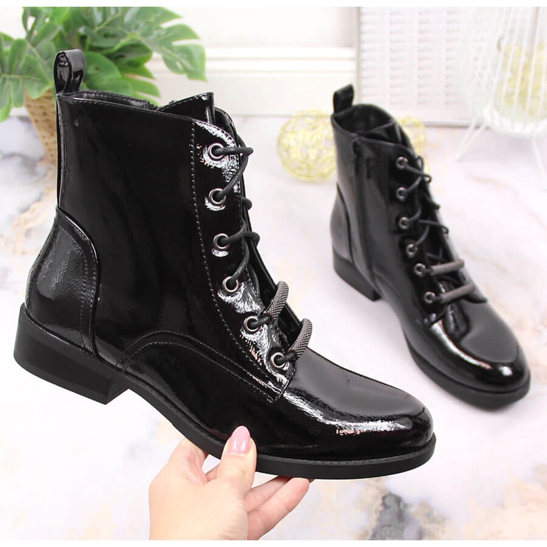 S.Barski Ženske lakirane, izolirane čizme s ravnom petom S. Bararski crna 1