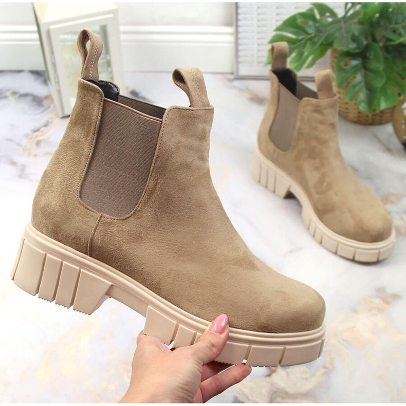 Ženske gležnjače od brušene kože, izolirane, bež, T.Sokolski 1