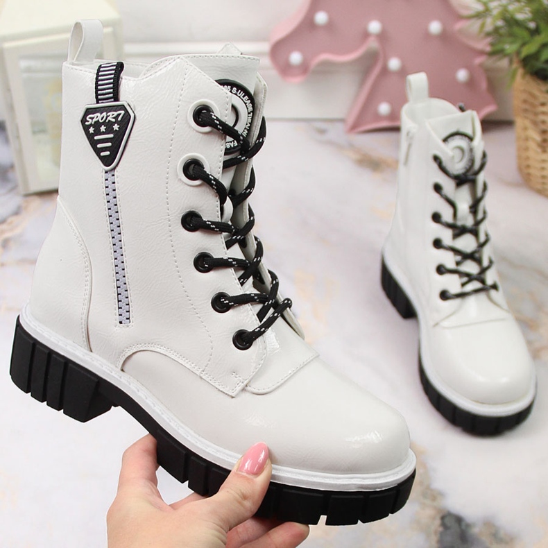 S.Barski Bijele izolirane lakirane čizme S. Bararski bijela 1