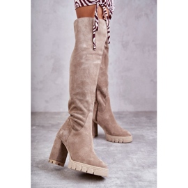 PA2 Moderne bež mušketirske čizme od brušene kože Estrela 1