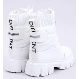 PA1 Izolirane čizme za snijeg od Joanie White bijela 2