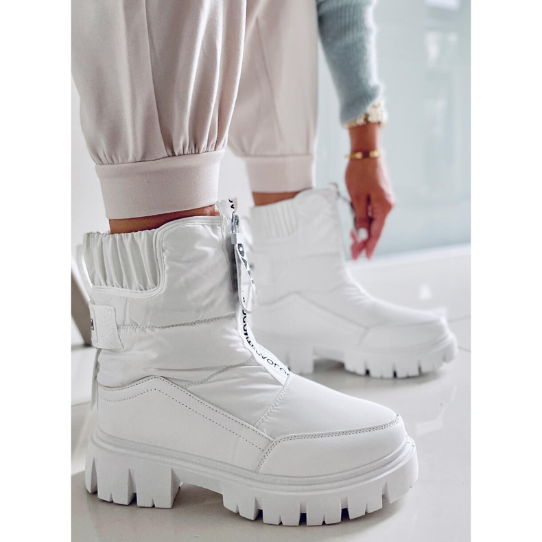 PA1 Izolirane čizme za snijeg od Joanie White bijela 1