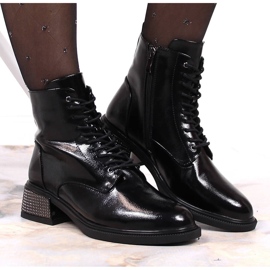 Lakirane ženske čizme s ukrasnom petom, izolirane crne Filippo crno 2