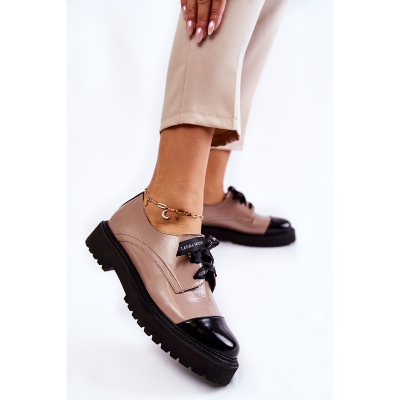 Lakirane cipele na vezanje Laura Messi 2441 Bež smeđa 1