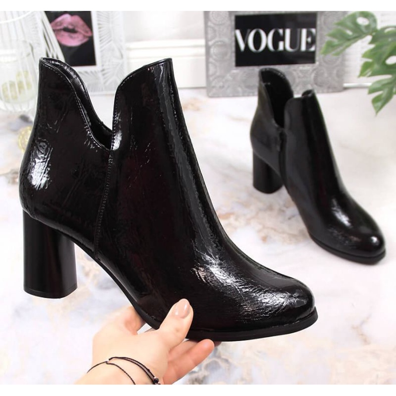 Čizme lakirane na stupu izolirane Jezzi W JEZ385A crna 1