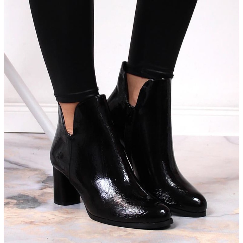 Čizme lakirane na stupu izolirane Jezzi W JEZ385A crno 2