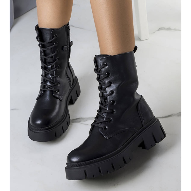 BM Crne čizme na masivnom potplatu Darius crna 1